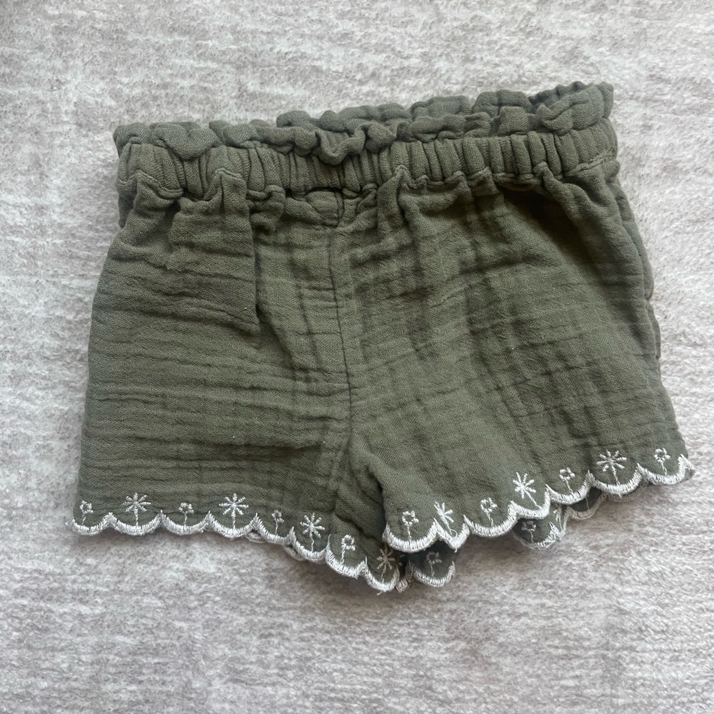Old Navy baby girl shorts.